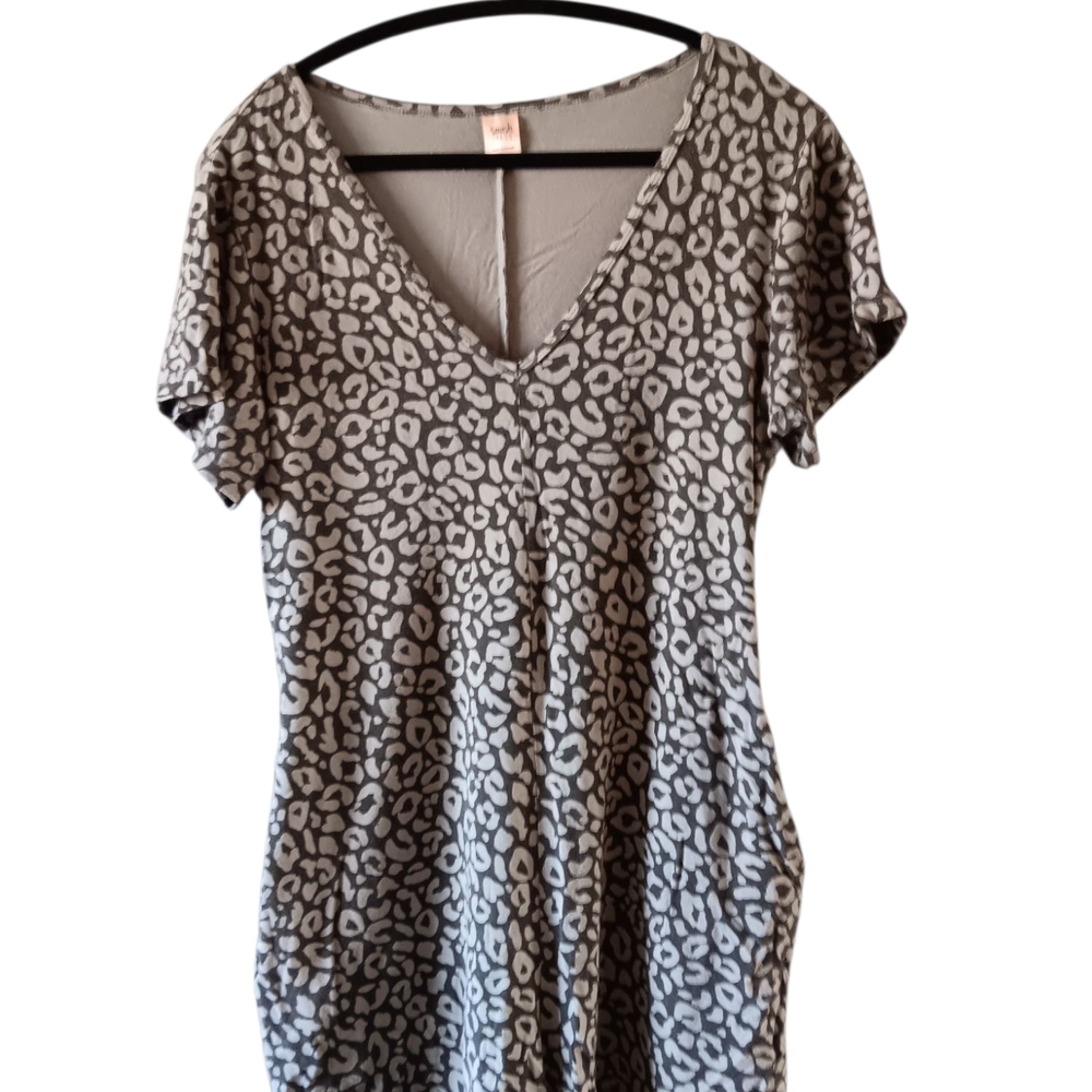 Smash + Tess The Sunday Shorty Grey Lola Leopard Romper Size Small